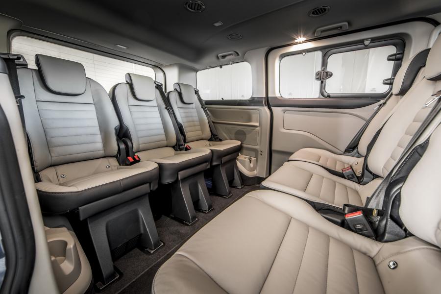 Интерьер Ford Tourneo Custom PHEV 2019 года  (WW) (фото 19 из 39)